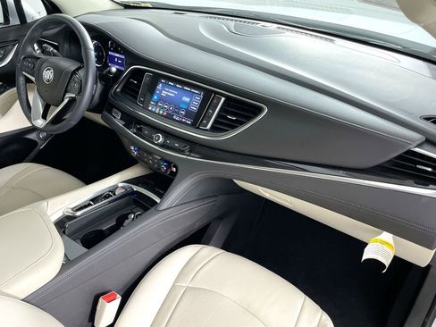 Used 2022 Buick Enclave Essence w/ Sport Touring Edition image 28