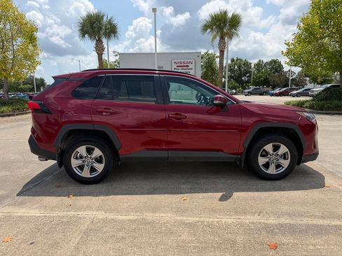 Used 2022 Toyota RAV4 XLE w/ Convenience Package FWD image 6