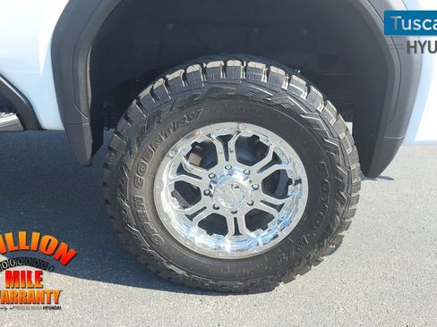 Used 2023 GMC Sierra 2500 Denali w/ Denali Ultimate Package AWD/4WD image 12