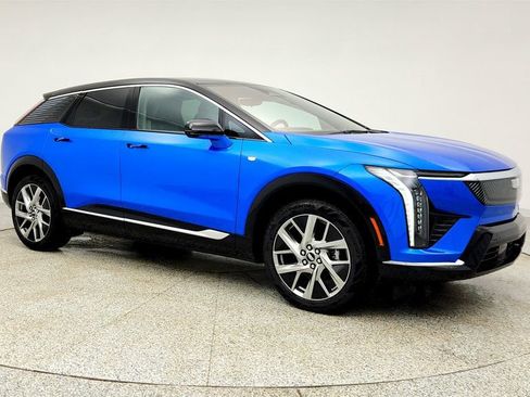 Used 2025 Cadillac Optiq Luxury 1 image 3
