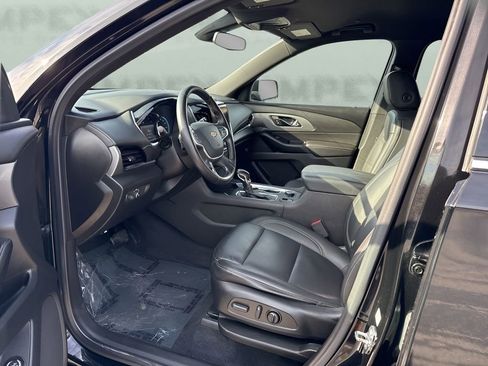 Used 2022 Chevrolet Traverse LT image 9