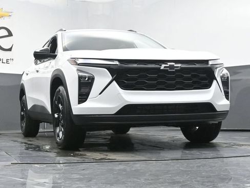 New 2026 Chevrolet Trax LT w/ Driver Confidence Package FWD image 3