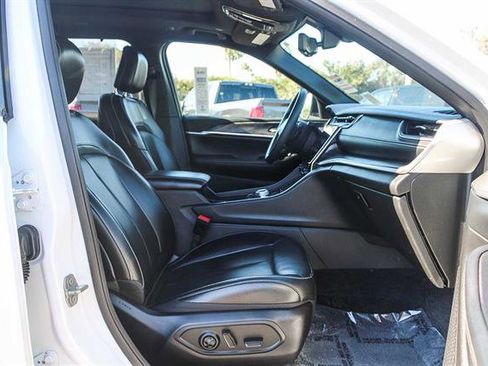 Used 2024 Jeep Grand Cherokee L Limited w/ Luxury Tech Group II image 16