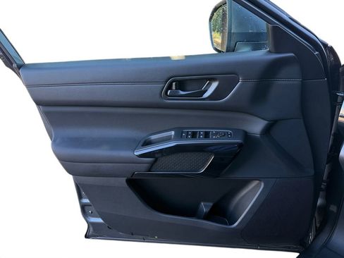 New 2025 Nissan Pathfinder SV image 17