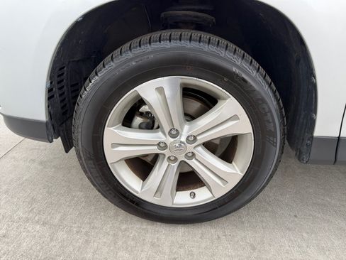 Used 2012 Toyota Highlander Limited w/ Tow Pkg AWD/4WD image 26