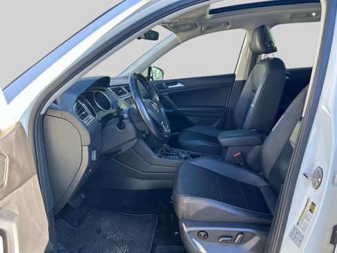 Used 2018 Volkswagen Tiguan SEL Premium image 4