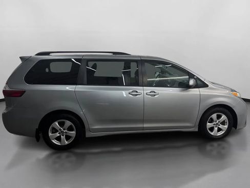 Used 2018 Toyota Sienna LE FWD image 11
