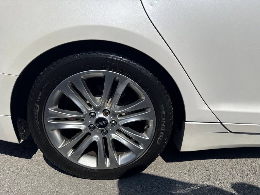 Used 2016 Lincoln MKZ FWD image 5
