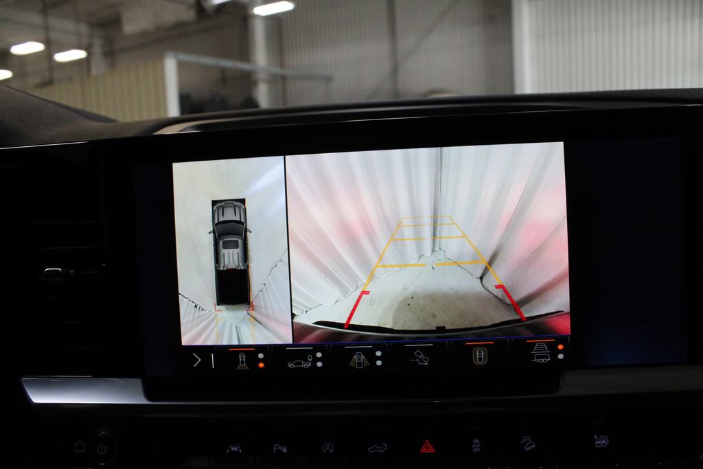 Used 2024 Chevrolet Silverado 1500 RST AWD/4WD image 4