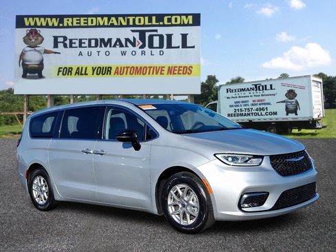 Certified 2024 Chrysler Pacifica Touring-L image 1