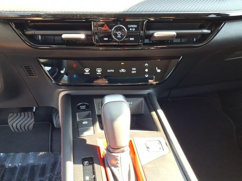 New 2026 Nissan Kicks SR w/ SR Premium Package FWD image 21