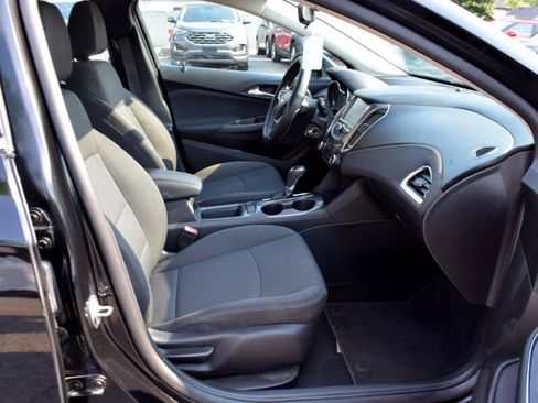 Used 2017 Chevrolet Cruze LT image 26