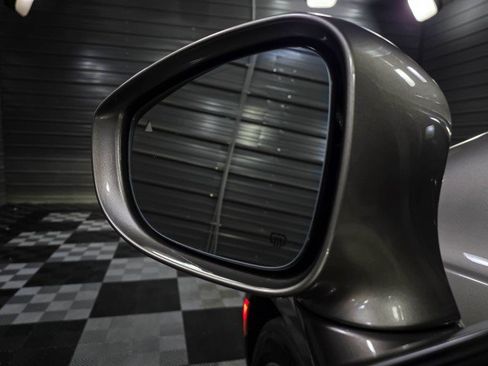 Used 2017 Chrysler Pacifica Limited image 48