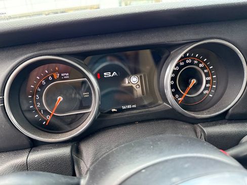 Used 2018 Jeep Wrangler Unlimited Sahara AWD/4WD image 7