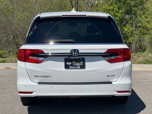 Used 2024 Honda Odyssey Elite image 5