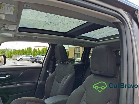 Used 2019 Jeep Renegade Altitude w/ UConnect 8.4 Nav Group AWD/4WD image 13