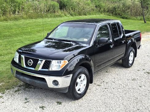 Used 2005 Nissan Frontier SE w/ (P01) Power Pkg AWD/4WD image 1