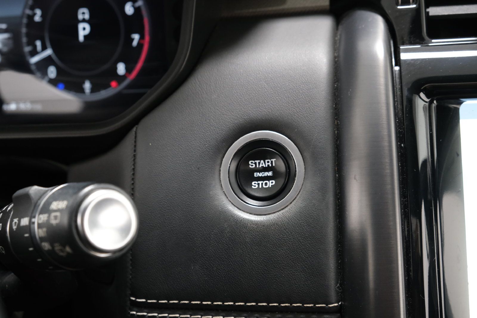 Used 2019 Land Rover Discovery HSE Luxury AWD/4WD image 16