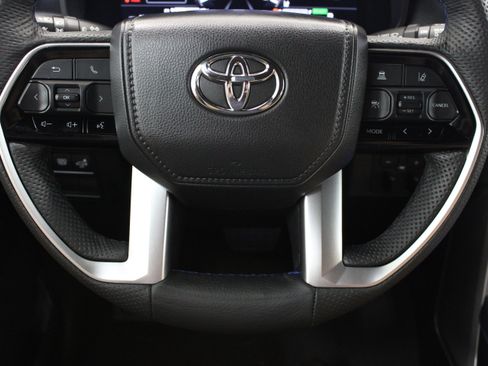 Certified 2025 Toyota Sequoia Platinum AWD/4WD image 27