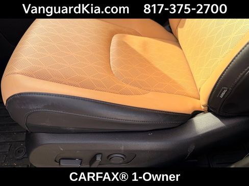 Certified 2024 Kia Carnival LX image 15