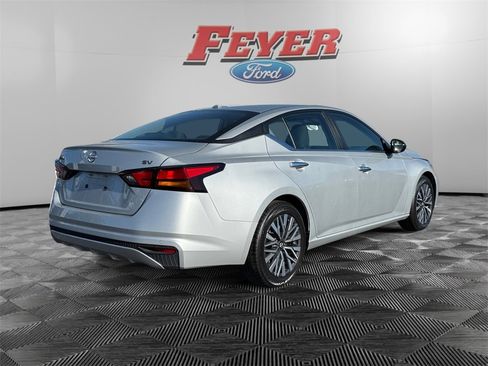 Used 2024 Nissan Altima 2.5 SV image 5