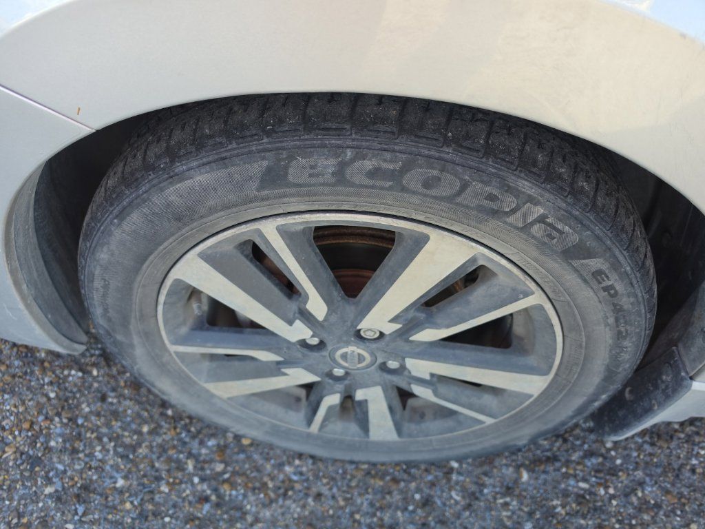 Used 2020 Nissan Versa SV FWD image 7