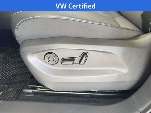 Used 2025 Volkswagen Tiguan SE image 15