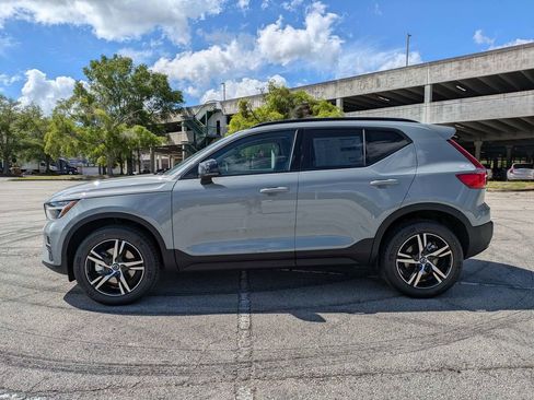 New 2026 Volvo XC40 B4 Core w/ Climate Package FWD image 3