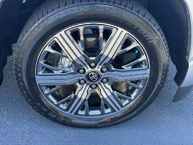 Used 2025 Toyota Sequoia Capstone AWD/4WD image 10