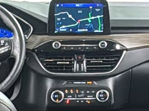 Used 2020 Ford Escape Titanium image 17