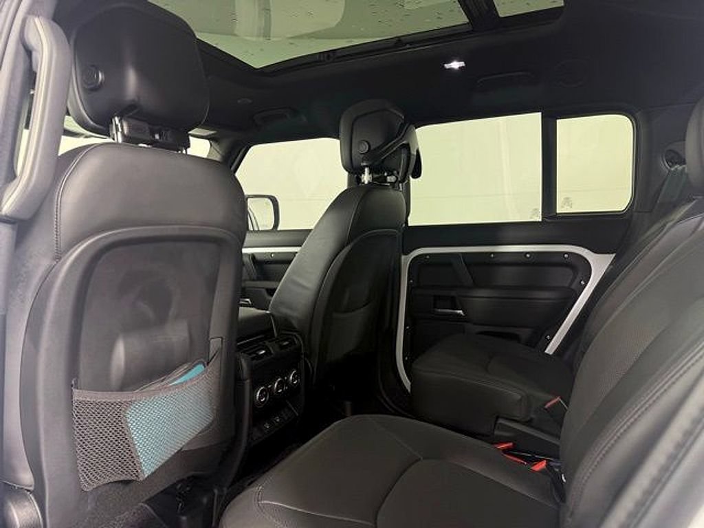 New 2025 Land Rover Defender 130 X-Dynamic SE AWD/4WD image 19