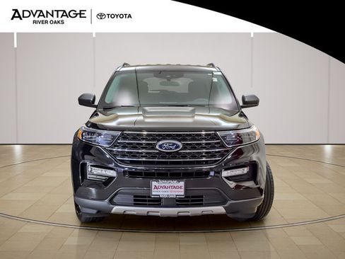 Used 2024 Ford Explorer XLT w/ Equipment Group 202A AWD/4WD image 2