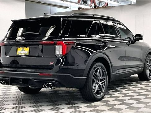 Used 2025 Ford Explorer ST AWD/4WD image 13