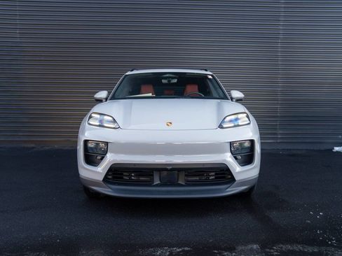 New 2026 Porsche Macan 4 Electric image 6