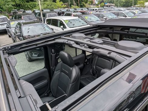 Used 2022 Jeep Wrangler Unlimited Sahara w/ Cold Weather Group AWD/4WD image 22