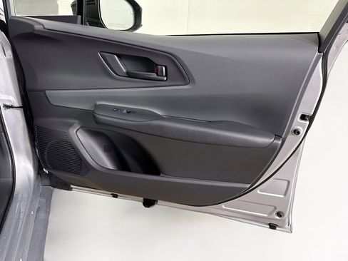 Used 2025 Toyota Prius LE image 30