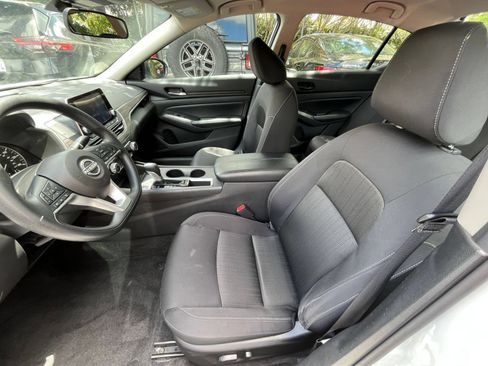 Used 2025 Nissan Altima 2.5 SV FWD image 27