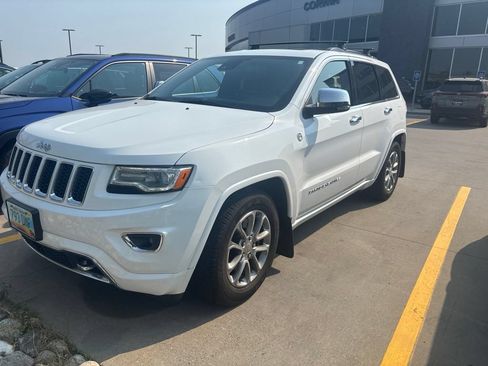 Used 2016 Jeep Grand Cherokee Overland w/ Advanced Technology Group AWD/4WD image 8