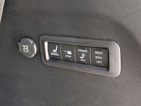 Used 2020 Chrysler Pacifica Limited w/ Advanced Safetytec Group FWD image 7