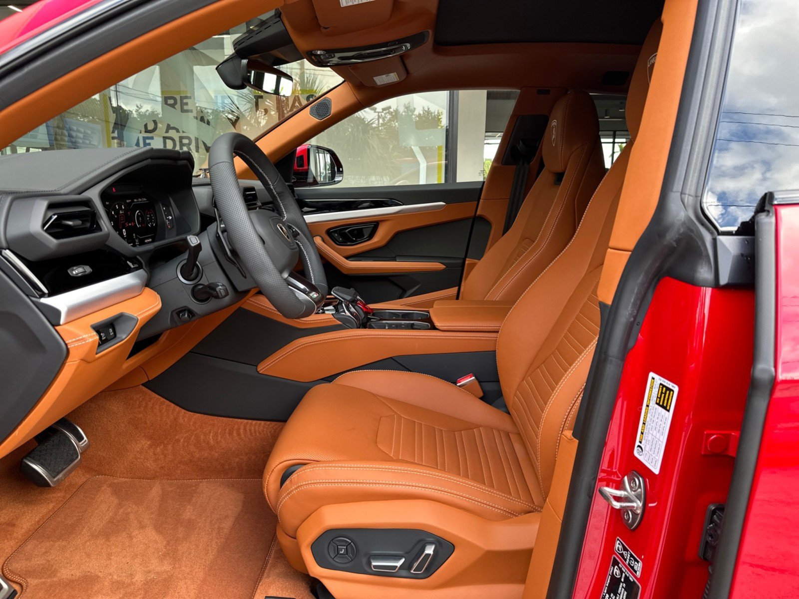Used 2026 Lamborghini Urus SE AWD/4WD image 25