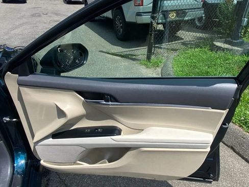 Used 2019 Toyota Camry LE image 12