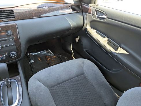 Used 2016 Chevrolet Impala LT FWD image 17