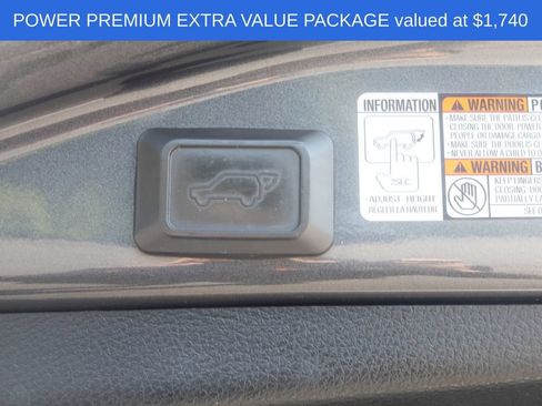 Used 2017 Toyota RAV4 XLE AWD/4WD image 4