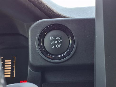 Certified 2025 Toyota Tacoma SR5 image 21