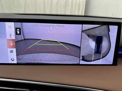 Certified 2026 Genesis GV70 2.5T Advanced image 17