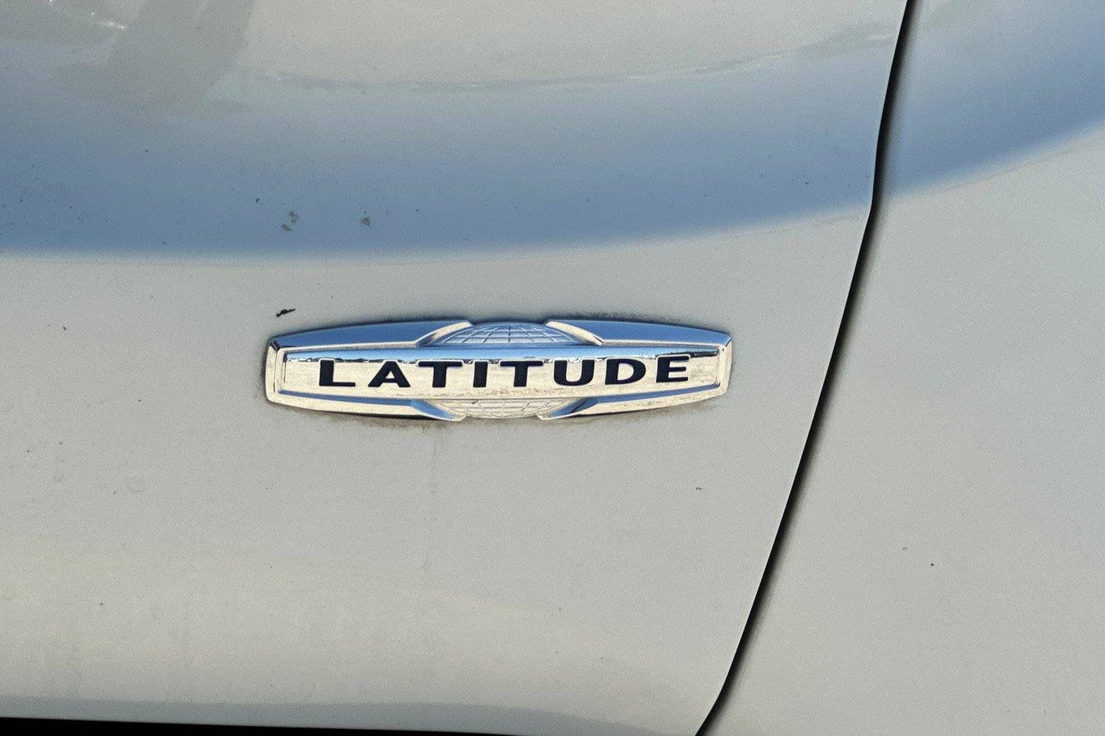 Used 2016 Jeep Renegade Latitude FWD image 26