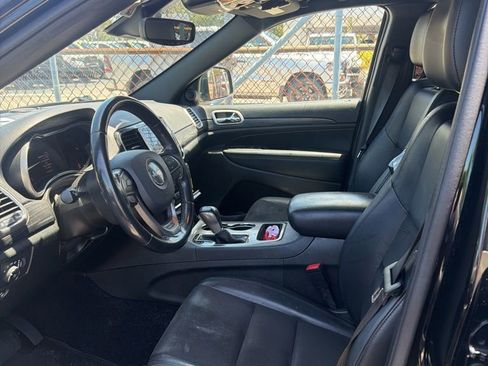 Used 2022 Jeep Grand Cherokee Laredo X RWD image 9