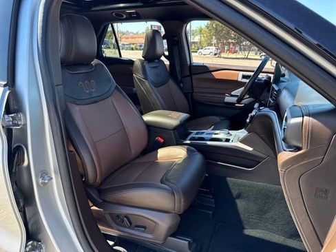 Used 2022 Ford Explorer King Ranch w/ Premium Technology Package image 24