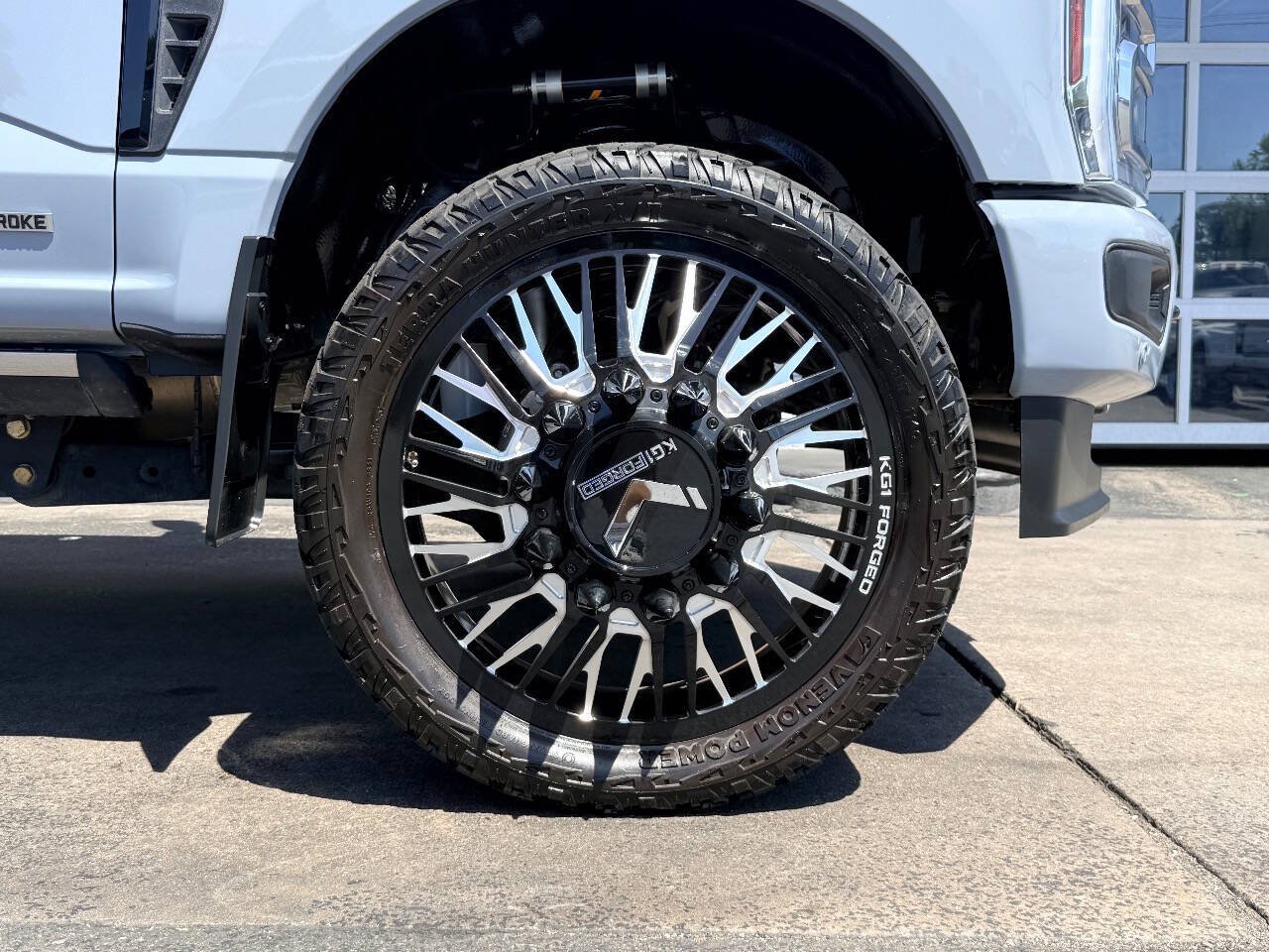 Used 2025 Ford F350 Platinum w/ FX4 Off-Road Package AWD/4WD image 14