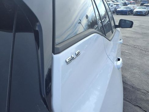 Used 2023 GMC Terrain SLE image 31